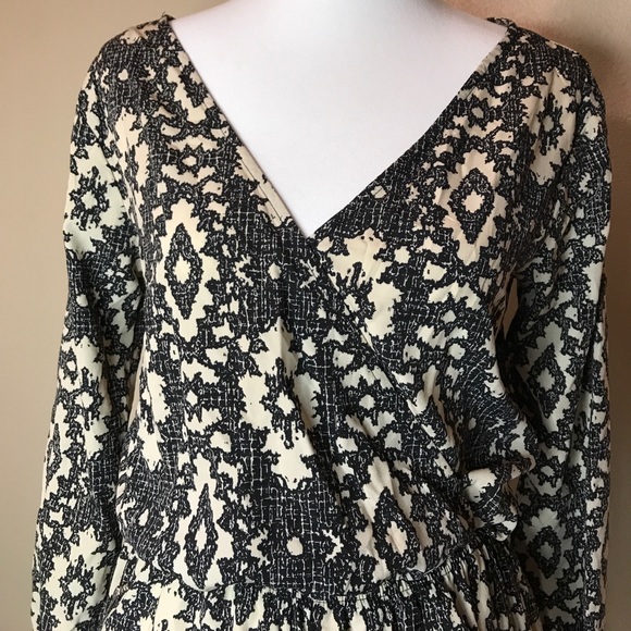 ONE CLOTHING Spring Longsleeve Pocket Romper XS - Picture 3 of 8